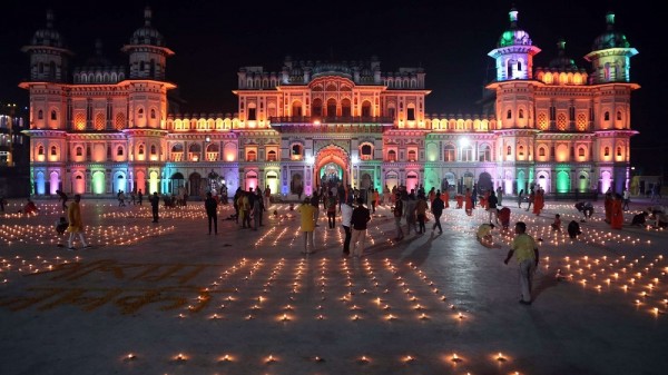 एकातिर चुनावको नारा अर्कोतिर होलीको गीतले गुञ्जमान भयो मिथिला